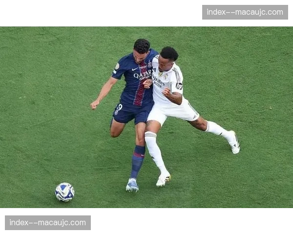 皇马后防线应对马竞反击:吕迪格与赫伊森在快速退防中的协同保护分析